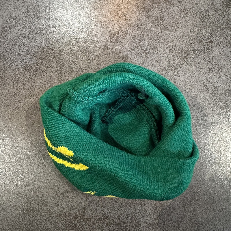Czapka z nadrukiem Żabki Drzew – Beanie Cuffed Knit recenzja i cena
